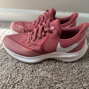 Women’s Nike Zoom Winflo 6 running shoes